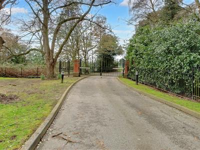 Property image 15 of home to buy in 47 Azalea Close, St. Albans